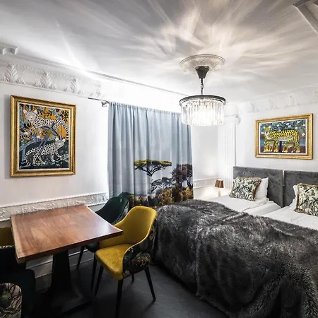 Safari House - 3*