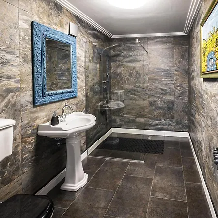 Safari House - B&B