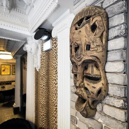 Safari House - Panzió 3*